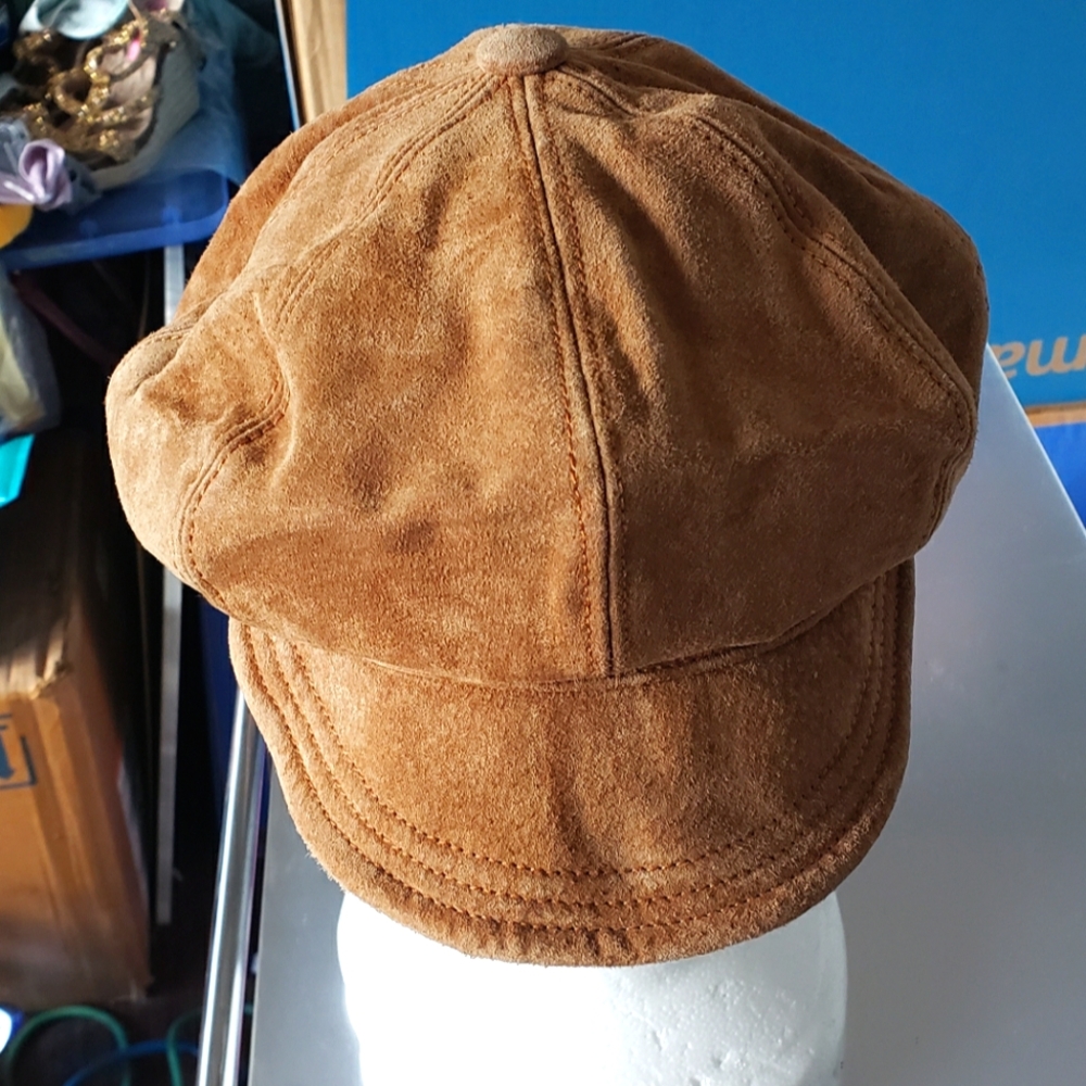 Liz Caliborne hat